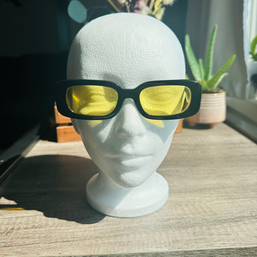 Bonnie Clyde - Show and Tell Sunglasses Black with Yellow Lenses